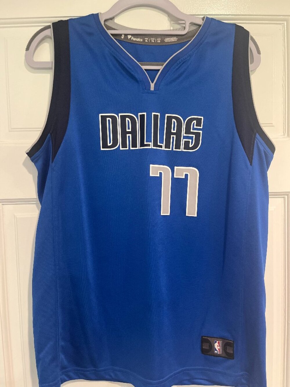 Luka Dončić #77 Dallas Mavericks blue youth jersey